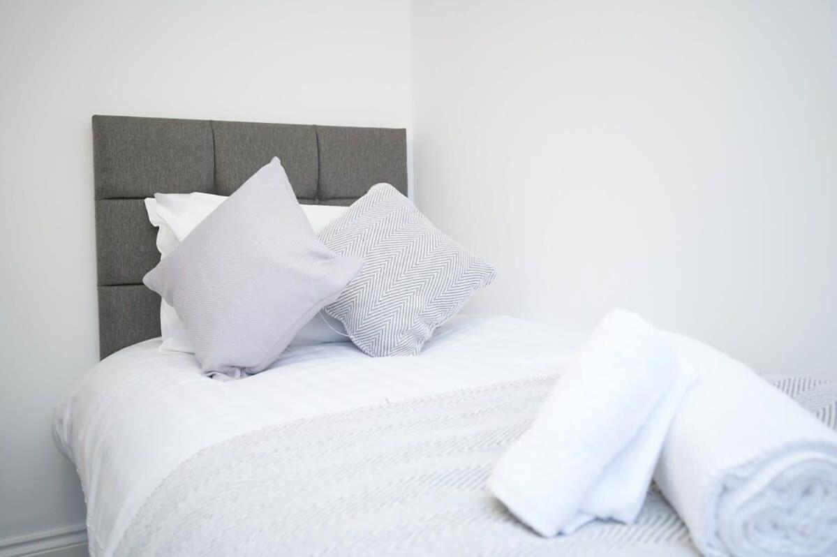 A Stylish Apartment With Parking In Preston 프레스턴 외부 사진
