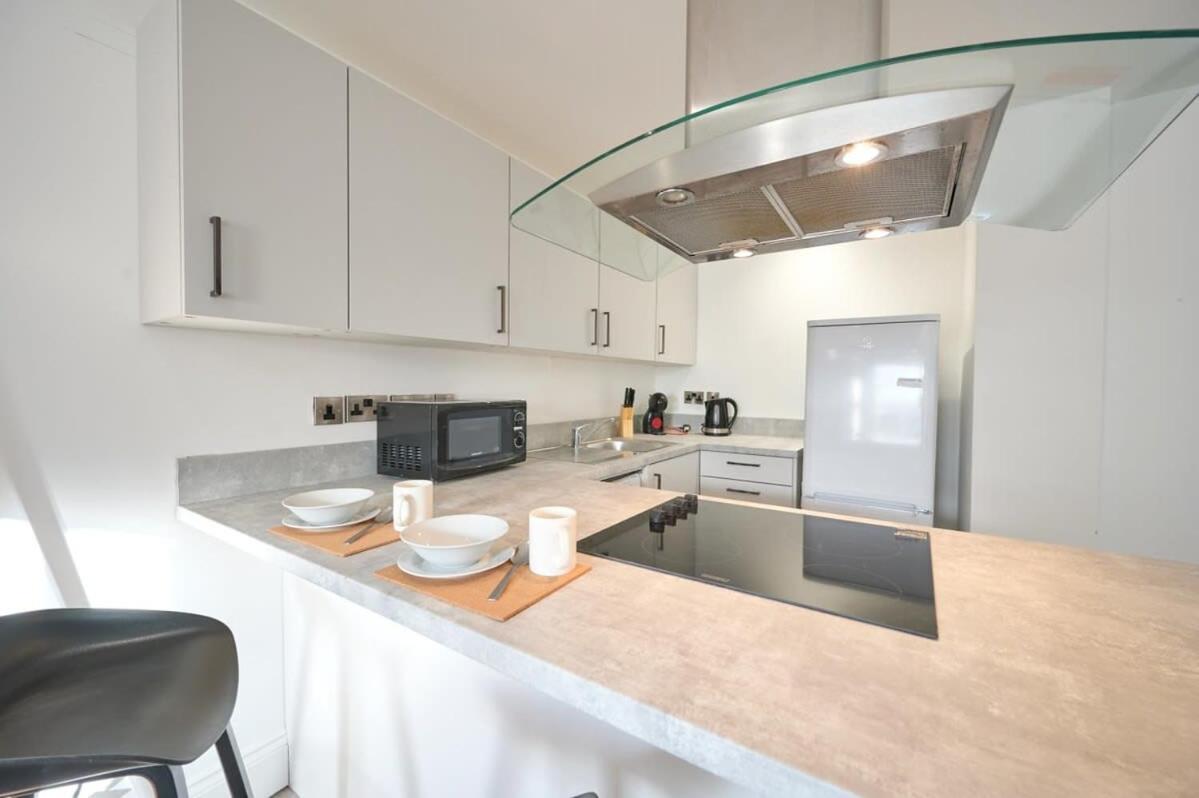 A Stylish Apartment With Parking In Preston 프레스턴 외부 사진